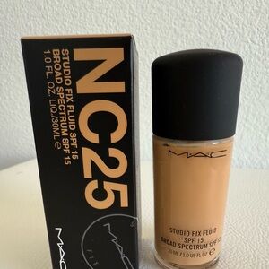 NIB MAC Cosmetics Studio Fix Fluid SPF 15 Foundation NC25- Tan